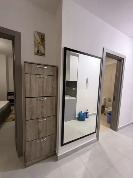 Tirane, jepet me qera apartament 2+1 Kati 5, 100 m² 600 € (Rruga 5 Maji)