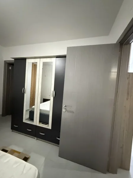 Tirane, jepet me qera apartament 2+1 Kati 5, 100 m² 600 € (Rruga 5 Maji)