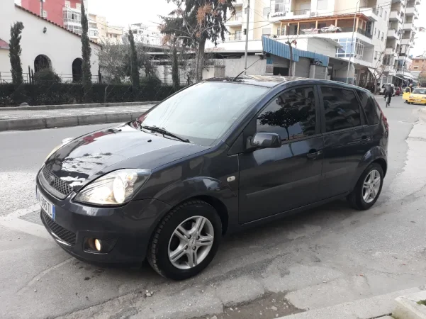 Tirane, shes makine Ford Nafte, gri e erret manuale Kondicioner 200.000 km 1.800 €