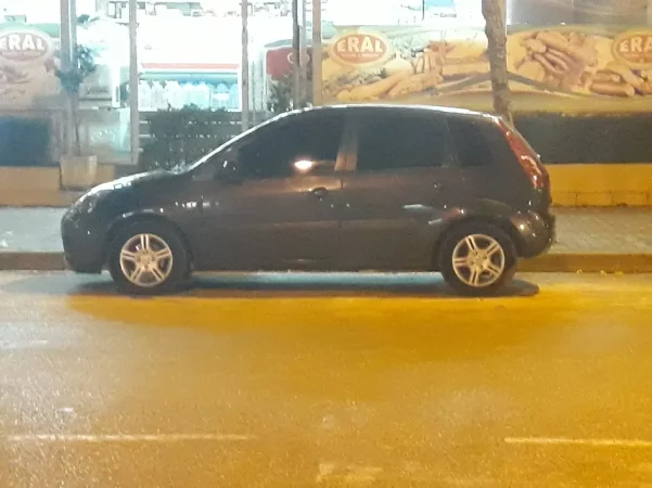 Tirane, shes makine Ford Nafte, gri e erret manuale Kondicioner 200.000 km 1.800 €