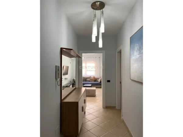 Tirane, jepet me qera apartament 2+1 Kati 10, 93 m² 1.000 € (rruga e barrikadave)