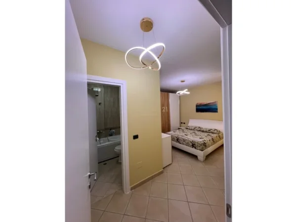 Tirane, jepet me qera apartament 2+1 Kati 10, 93 m² 1.000 € (rruga e barrikadave)