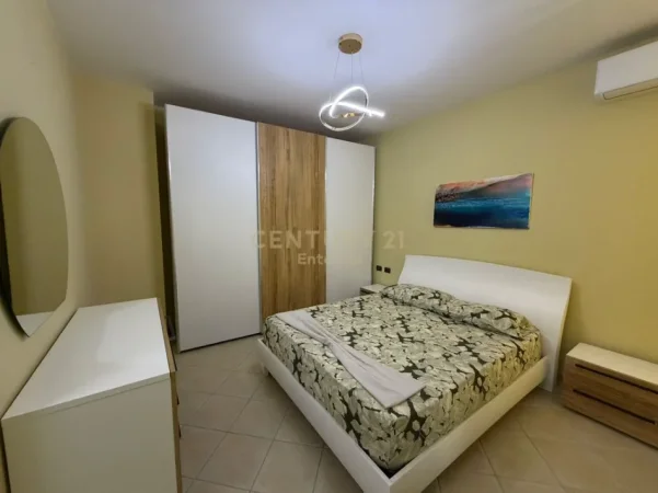 Tirane, jepet me qera apartament 2+1 Kati 10, 93 m² 1.000 € (rruga e barrikadave)