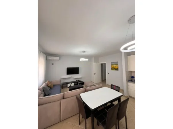 Tirane, jepet me qera apartament 2+1 Kati 10, 93 m² 1.000 € (rruga e barrikadave)
