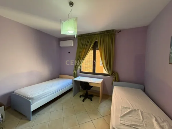 Tirane, jepet me qera apartament 2+1 Kati 10, 93 m² 1.000 € (rruga e barrikadave)