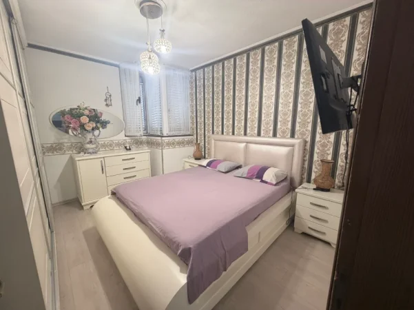 Tirane, jepet me qera apartament 2+1 Kati 6, 110 m² 850 € 