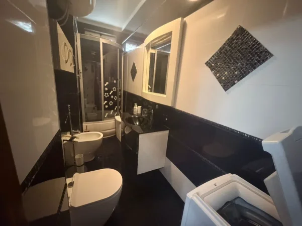 Tirane, jepet me qera apartament 2+1 Kati 6, 110 m² 850 € 