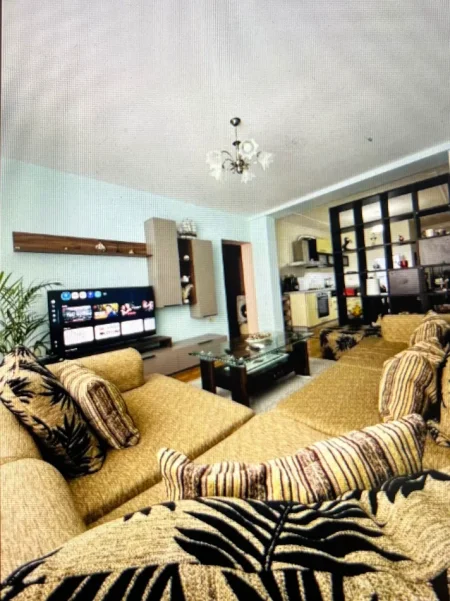 Tirane, jepet me qera apartament 1+1 , 80 m² 500 €