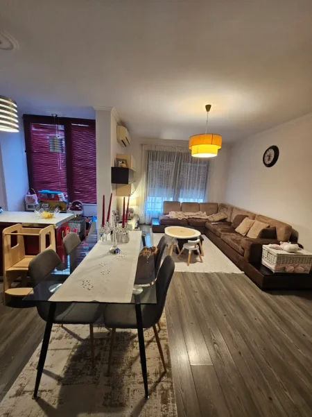 Tirane, jepet me qera apartament 2+1 Kati 4, 130 m² 1.200 € 