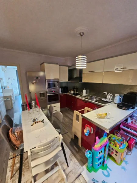 Tirane, jepet me qera apartament 2+1 Kati 4, 130 m² 1.200 € 