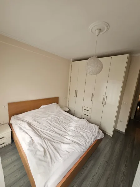 Tirane, jepet me qera apartament 2+1 Kati 4, 130 m² 1.200 € 