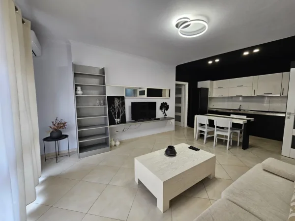 Tirane, jepet me qera apartament 3+1+Ballkon Kati 4, 140 m² 700 € 