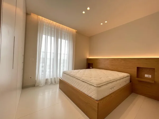 Tirane, jepet me qera apartament 1+1+Ballkon Kati 4, 66 m² 650 € (Jordan misja)