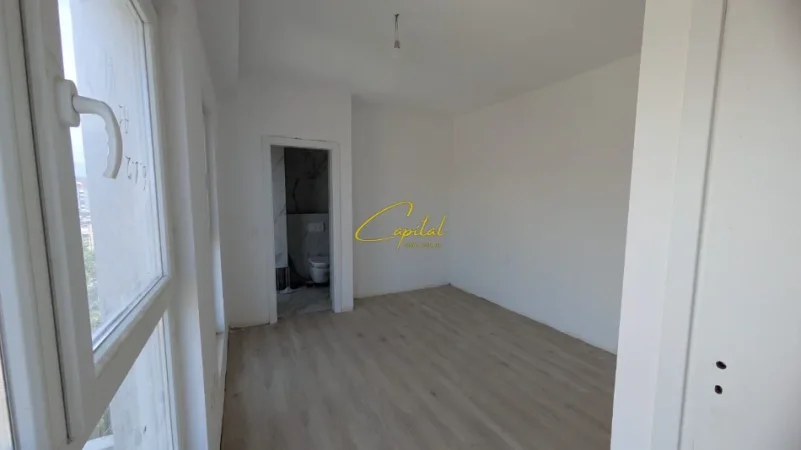 Tirane, jepet me qera zyre Kati 5, 118 m² 550 € (LAPRAKE)