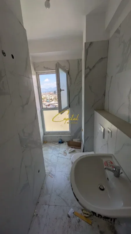 Tirane, jepet me qera zyre Kati 5, 118 m² 550 € (LAPRAKE)