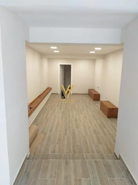 Tirane, jepet me qera dyqan Kati 0, 40 m² 670 € (RRUGA E DURRESIT)