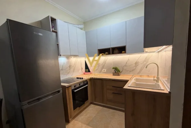 Tirane, jepet me qera apartament 1+1+Ballkon Kati 4, 60 m² 500 € (MEDRESEJA)
