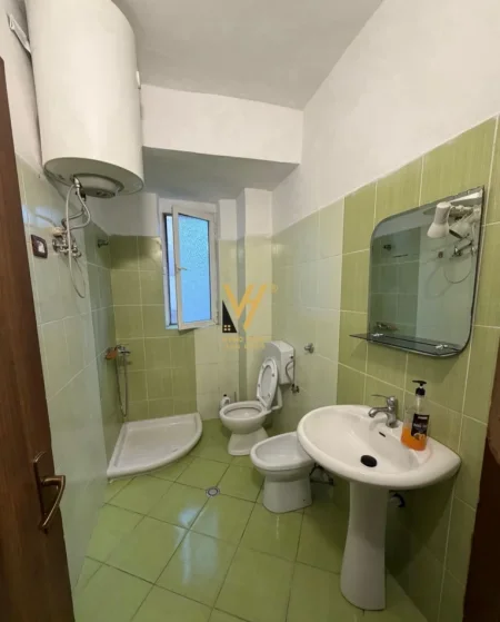 Tirane, jepet me qera apartament 1+1+Ballkon Kati 4, 60 m² 500 € (MEDRESEJA)