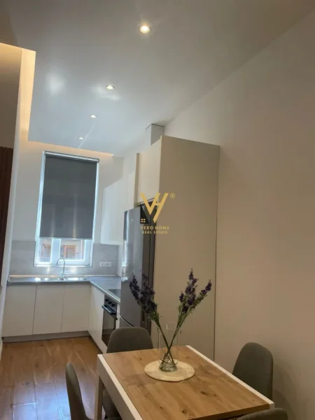 Tirane, jepet me qera apartament 2+1+Ballkon Kati 2, 75 m² 800 € (RRUGA E DURRESIT)