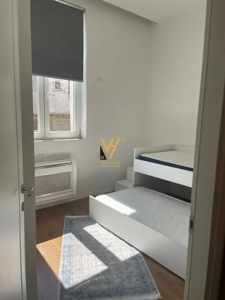 Tirane, jepet me qera apartament 2+1+Ballkon Kati 2, 75 m² 800 € (RRUGA E DURRESIT)