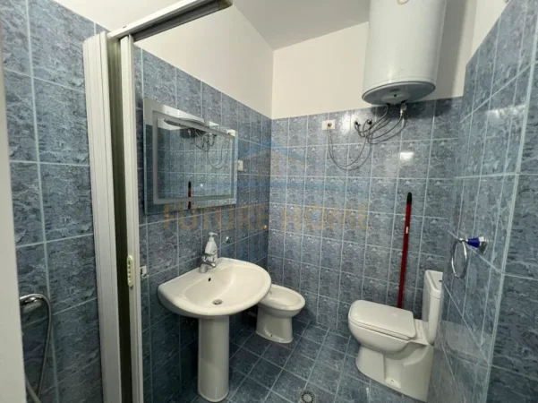 Tirane, jepet me qera apartament 1+1 Kati 8, 52 m² 620 € (Rruga Fortuzi, Tiranë,)