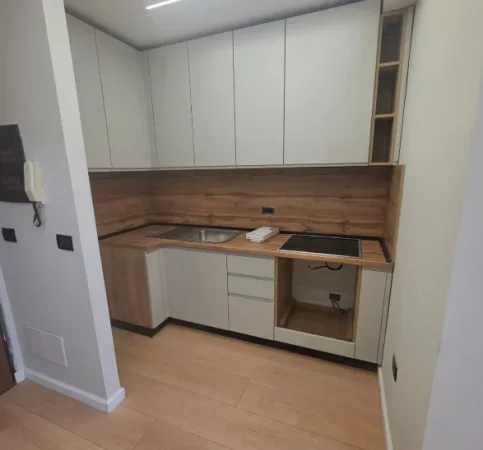 Tirane, jepet me qera apartament 2+1 Kati 5, 90 m² 800 € (Globe)