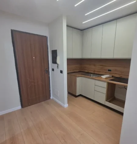 Tirane, jepet me qera apartament 2+1 Kati 5, 90 m² 800 € (Globe)