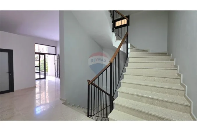 Vlore - Lungomare, shitet apartament 2+1 Kati 7, 102 m² 296.000 € (Rruga Murat Terbaci, Vlore)