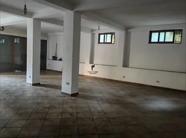Tirane, jepet me qera magazine Kati 0, 100 m² 520 € (OXHAKU)