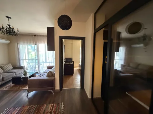 Tirane, jepet me qera apartament 1+1+Ballkon Kati 4, 67 m² 550 € (Liqeni i Thate)