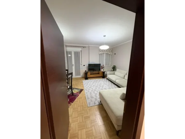 Tirane, jepet me qera apartament 2+1 Kati 7, 105 m² 900 € (Sheshi Willson)