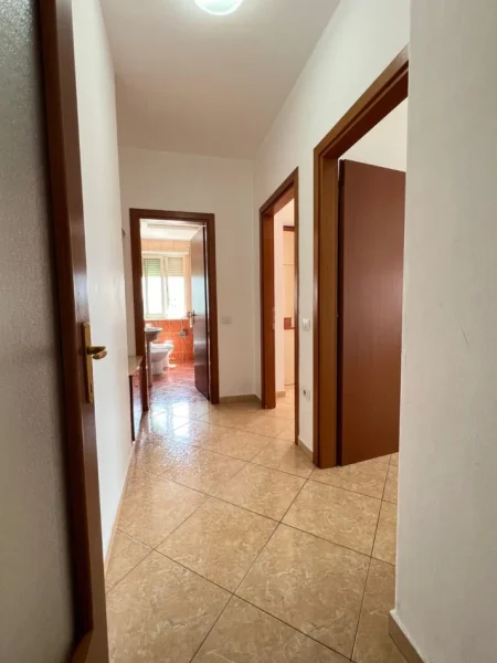 Tirane, jepet me qera apartament 2+1 Kati 8, 105 m² 650 € (Don Bosko)