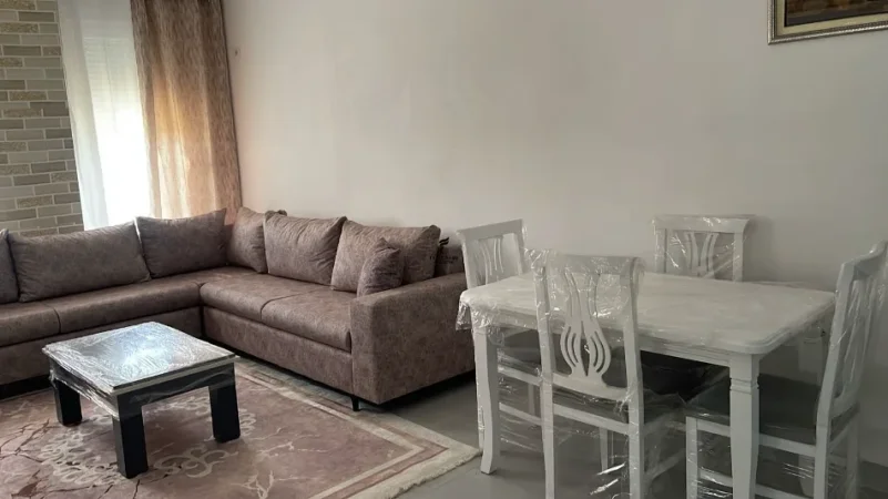 Tirane, jepet me qera apartament 2+1 Kati 1, 100 m² 600 € (5 MAJI)