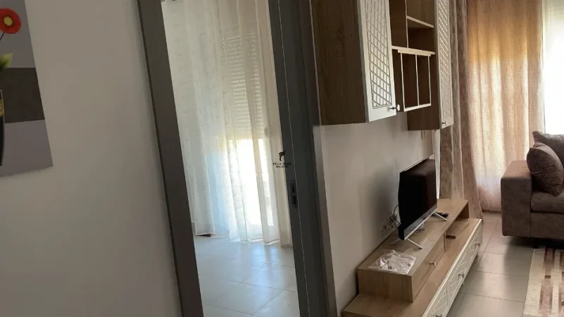 Tirane, jepet me qera apartament 2+1 Kati 1, 100 m² 600 € (5 MAJI)