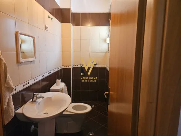 Tirane, jepet me qera apartament 2+1+Ballkon Kati 7, 100 m² 550 € (ASTIR)