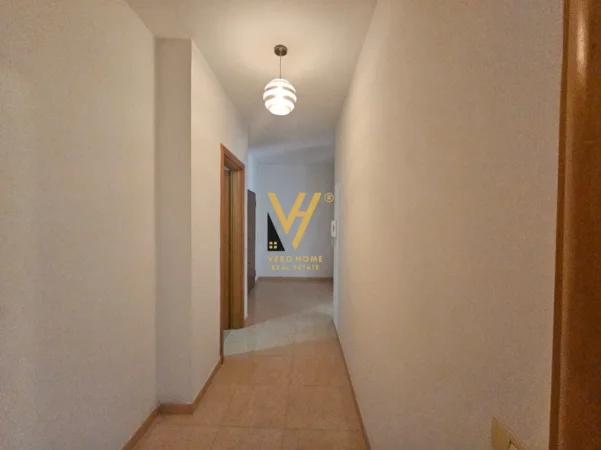 Tirane, jepet me qera apartament 2+1+Ballkon Kati 7, 100 m² 550 € (ASTIR)