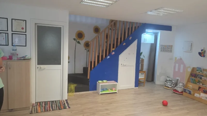 Tirane, jepet me qera apartament duplex Dublex Kati 1, 800 € 