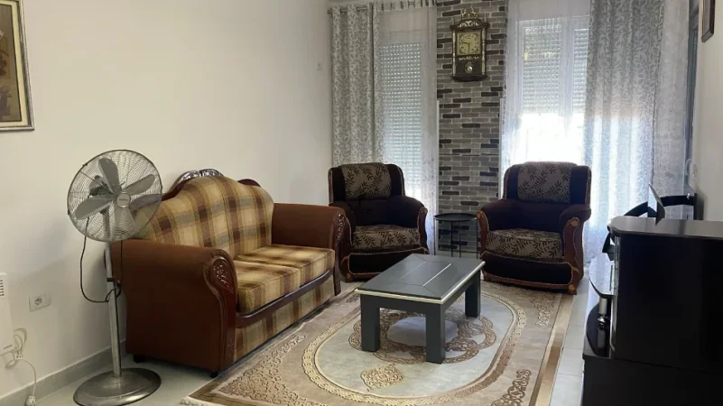Tirane, jepet me qera apartament 2+1 Kati 5, 100 m² 600 € (5 MAJI)