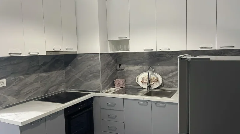 Tirane, jepet me qera apartament 2+1 Kati 5, 100 m² 600 € (5 MAJI)