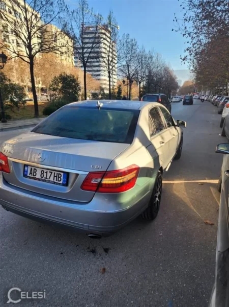 Tirane, shes makine Mercedes-Benz E-Class 350 Avantgarde Nafte, gri metalizato automatik Kondicioner 200.000 km 7.500 €