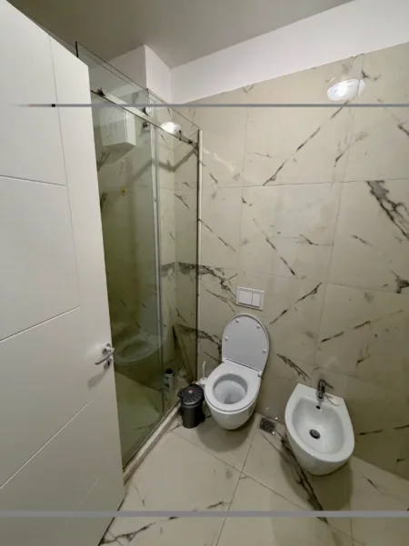 Tirane, jepet me qera apartament 1+1+Aneks+Ballkon Kati 4, 65 m² 450 € (Rruga e Dibres te Spitalet)