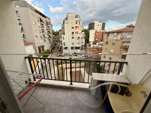 Tirane, jepet me qera apartament 1+1+Aneks+Ballkon Kati 4, 65 m² 450 € (Rruga e Dibres te Spitalet)
