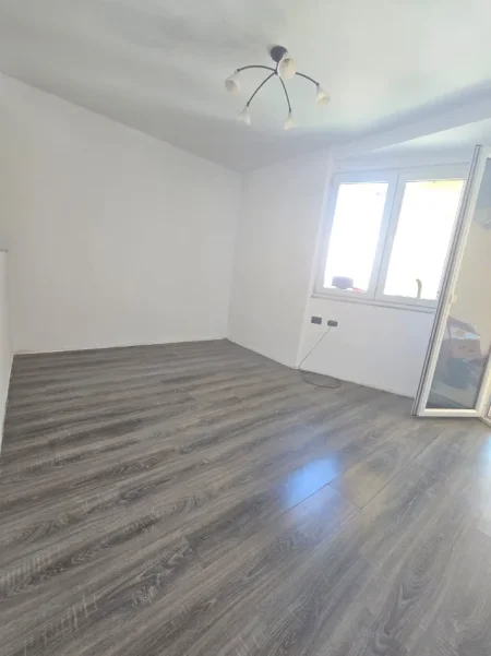 Tirane, shitet apartament 2+1+Ballkon Kati 6, 90 m² 195.000 € (Ish Fusha e Aviacionit)