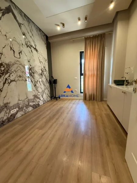 Tirane, jepet me qera ambjent biznesi Kati 1, 140 m² 1.500 € 