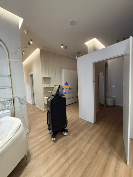 Tirane, jepet me qera ambjent biznesi Kati 1, 140 m² 1.500 € 