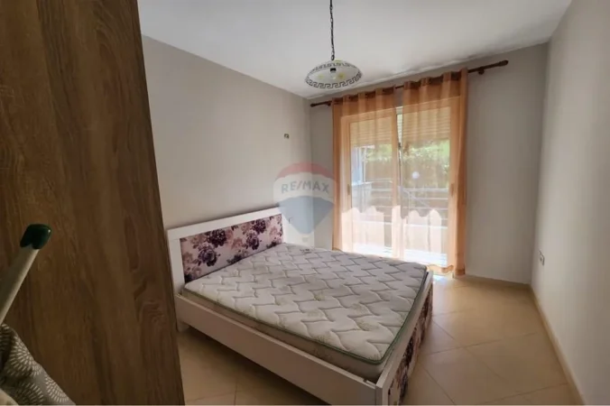 Tirane, jepet me qera apartament 1+1+Ballkon Kati 3, 65 m² 400 € (Kopshti Zoologjik)