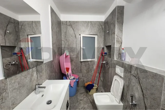 Tirane, jepet me qera apartament 1+1+Ballkon Kati 2, 53 m² 420 € (Rruga Bardhyl)