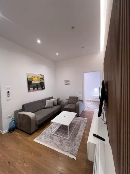 Tirane, jepet me qera apartament 2+1 Kati 2, 800 € (rruga e durresit)