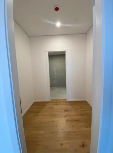 Tirane, jepet me qera zyre Kati 20, 150 m² 2.500 €