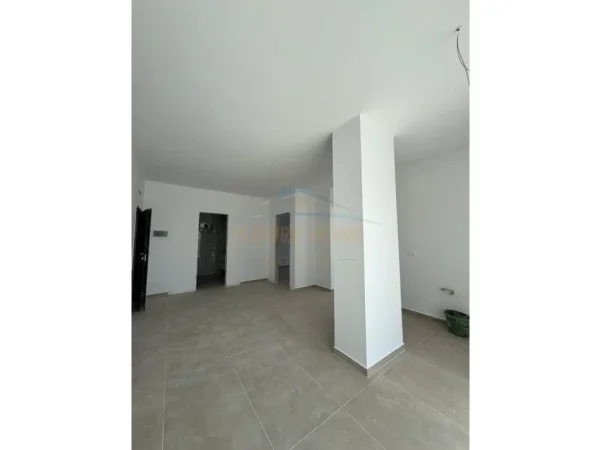 Shqiperi, shitet apartament+verande | Penthouse 2+1 Kati 2, 138 m² 250.000 € (QERRET,DURRES)